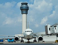 航空:航空機の運航に関わる業務、地上⽀援業務などを⾏います。